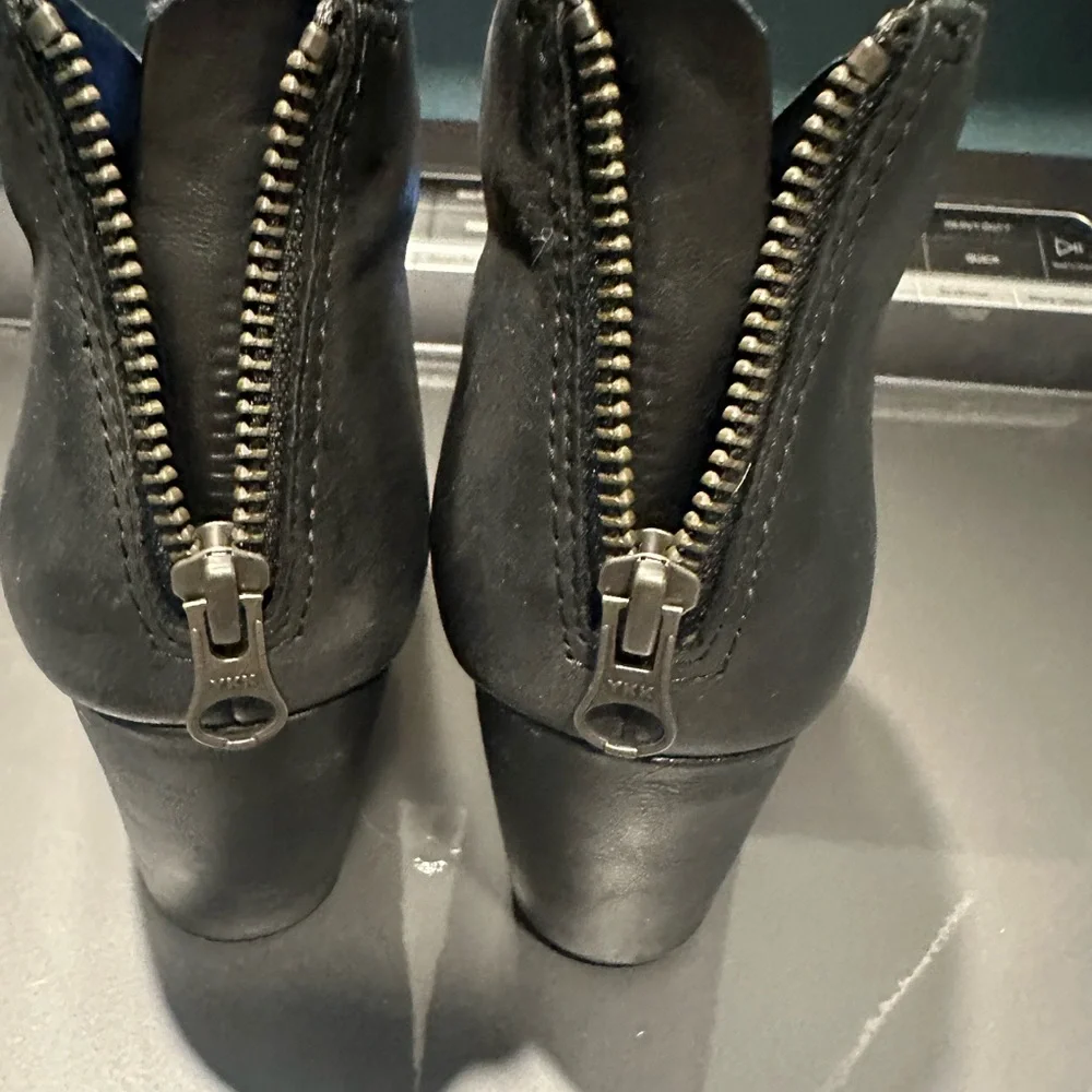 Korks Black Heeled Boots - Picture 5 of 6